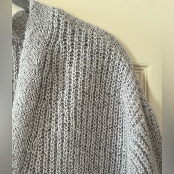 A.n.a. brand Oversized, Cropped Gray 3-button Cardigan Women’s size small - Picture 12 of 15